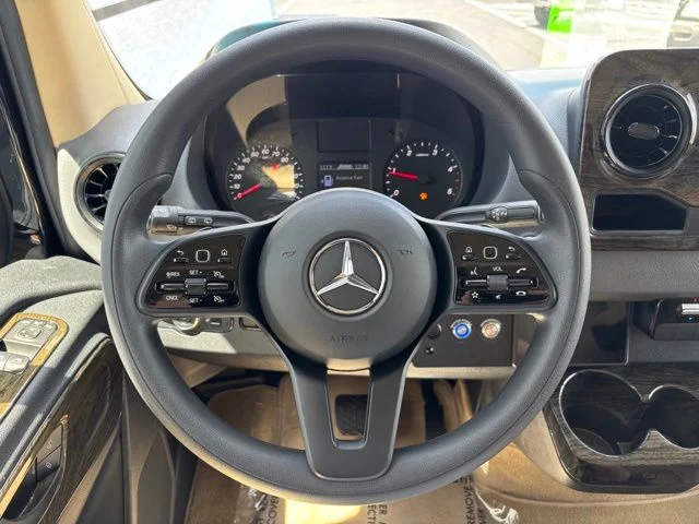 Used 2021 Black Mercedes-Benz Discovery Cross Country image 29