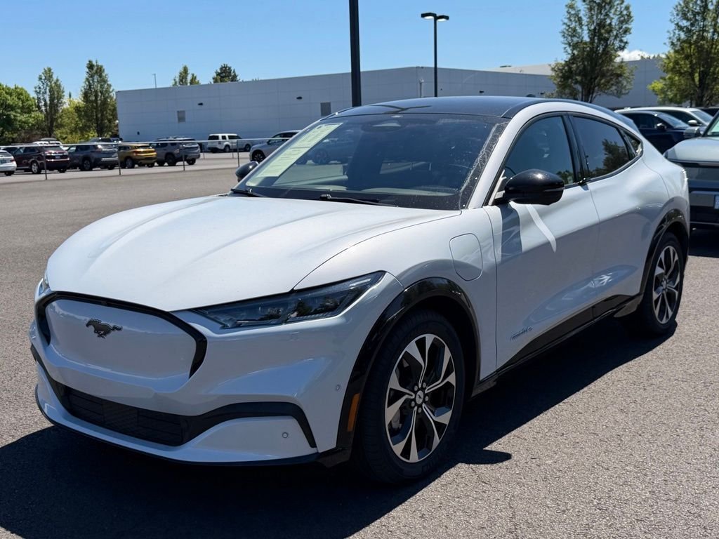 Used 2023 Space White Metallic Ford Premium image 4