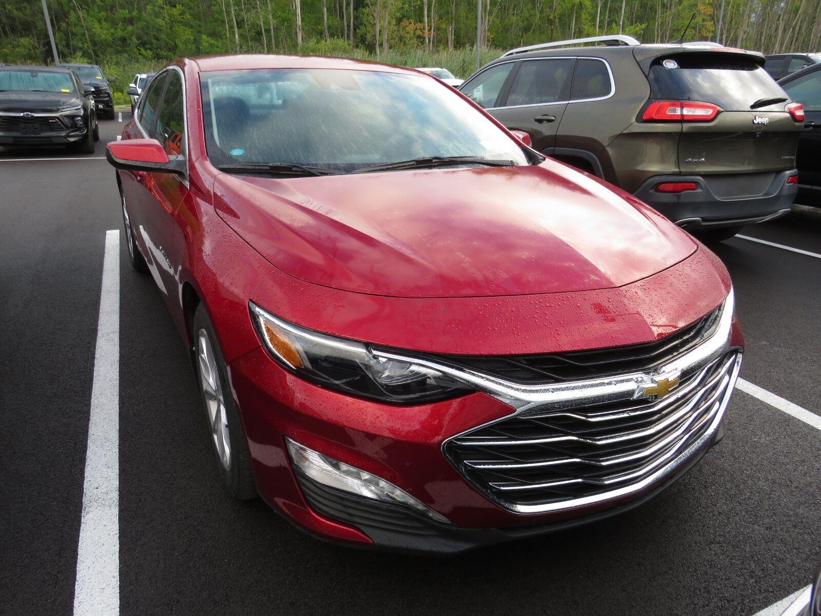 Used 2023 RADIANT RED TINTCOAT Chevrolet LT image 3