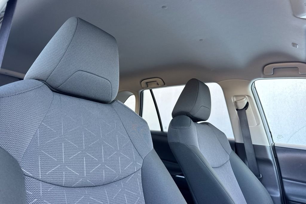 Used 2025  Toyota XLE image 21