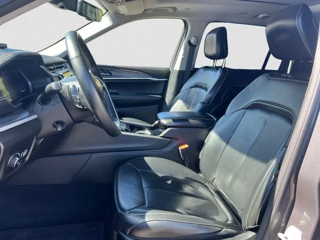 Used 2022 Gray Jeep Limited image 9