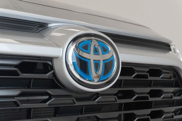 Used 2023 Silver Toyota XLE Premium image 16