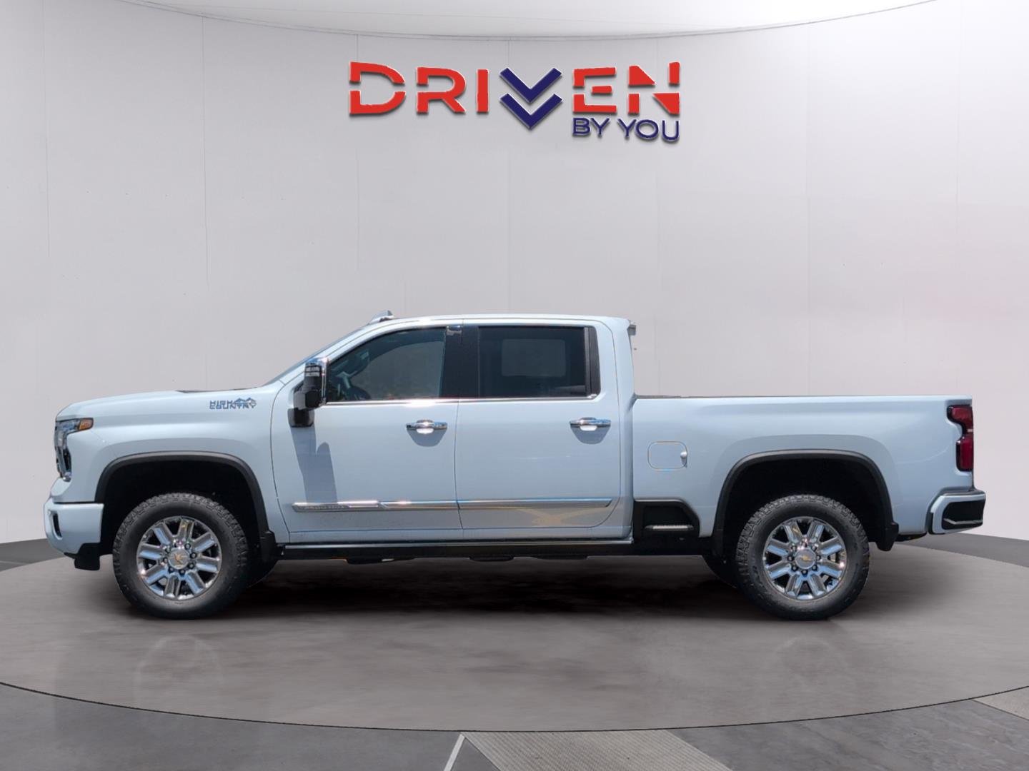 New 2026 Polar White Tricoat Chevrolet High Country image 2