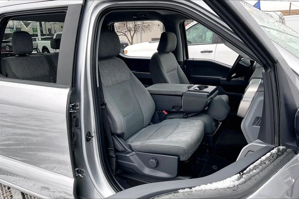 Used 2022 Silver Ford XLT image 6