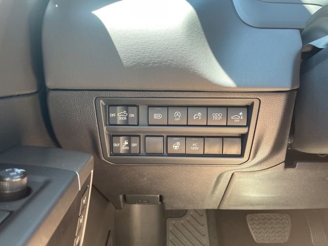 New 2026 Wind Chill Pearl <sup>1</sup> Toyota  Platinum image 21