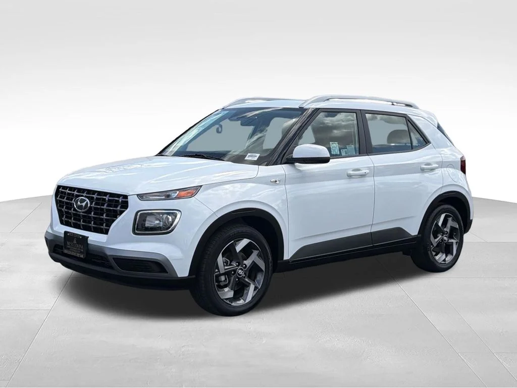 Used 2025 White Hyundai SEL image 3