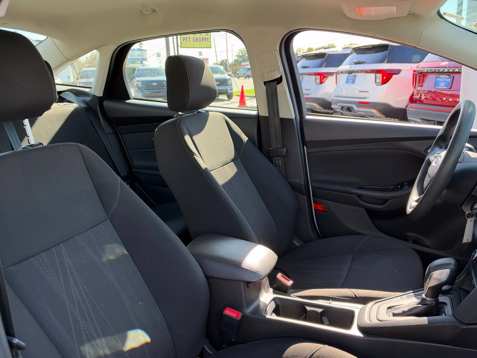 Used 2018 Silver Ford SE image 30