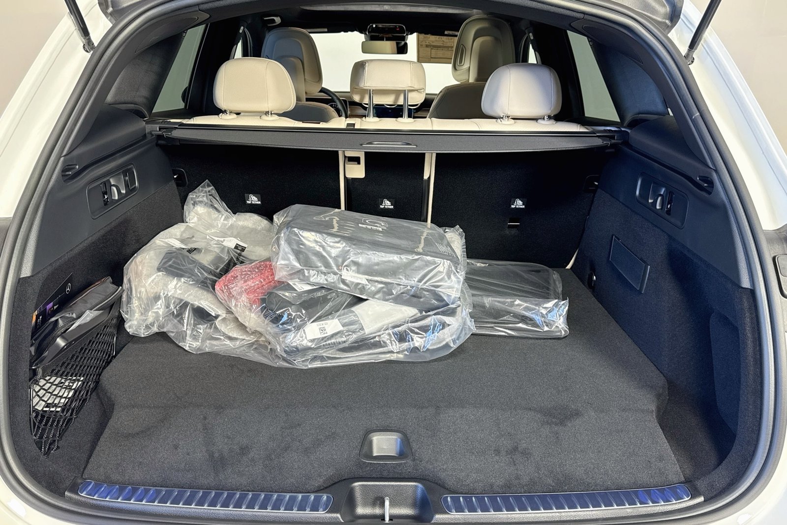 New 2027 Polar White Mercedes-Benz GLC 350e image 24