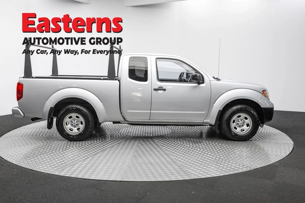 Used 2019 Silver Nissan S image 4