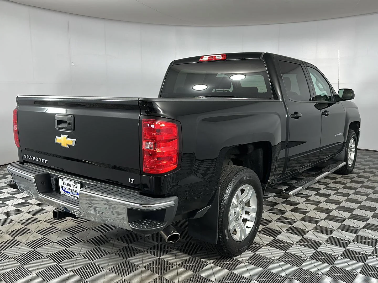 Used 2018 Black Chevrolet LT image 29
