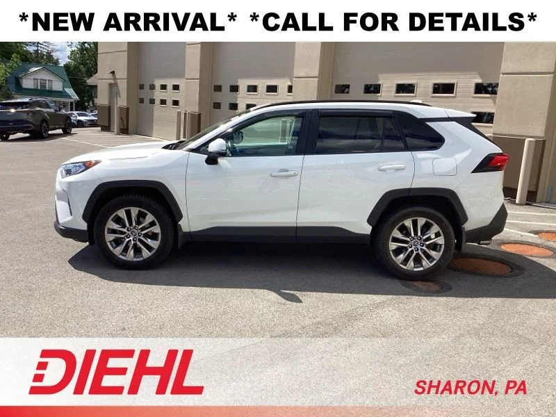 Used 2020 White Toyota XLE Premium image 4