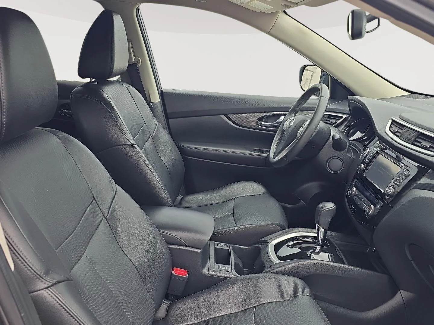 Certified Used 2016 GRAY Nissan SL image 14