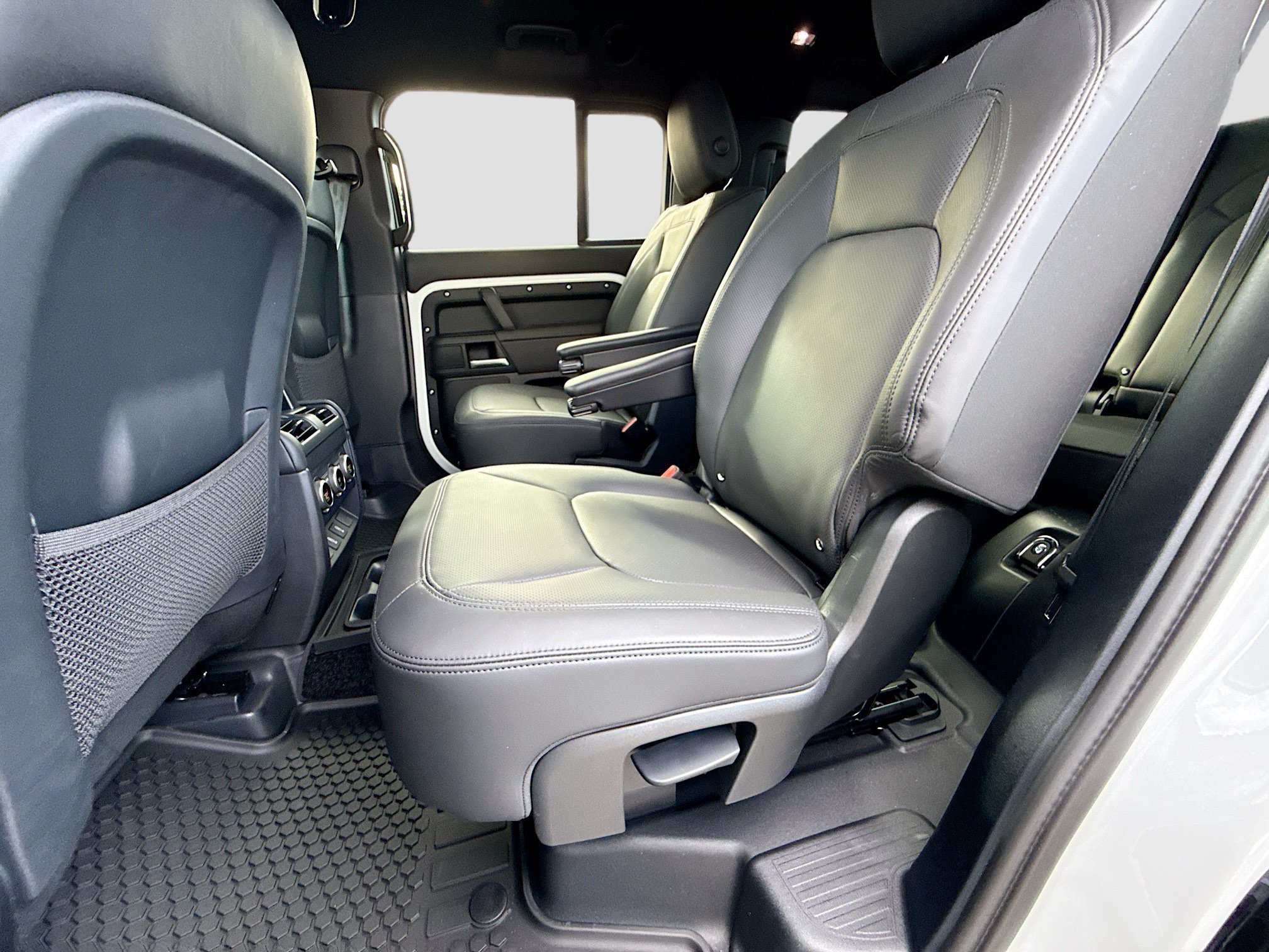 New 2026 Fuji White Land Rover X-Dynamic SE image 22