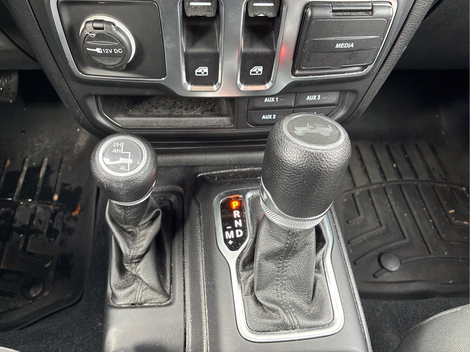 Used 2021 Silver Jeep Sport S image 28