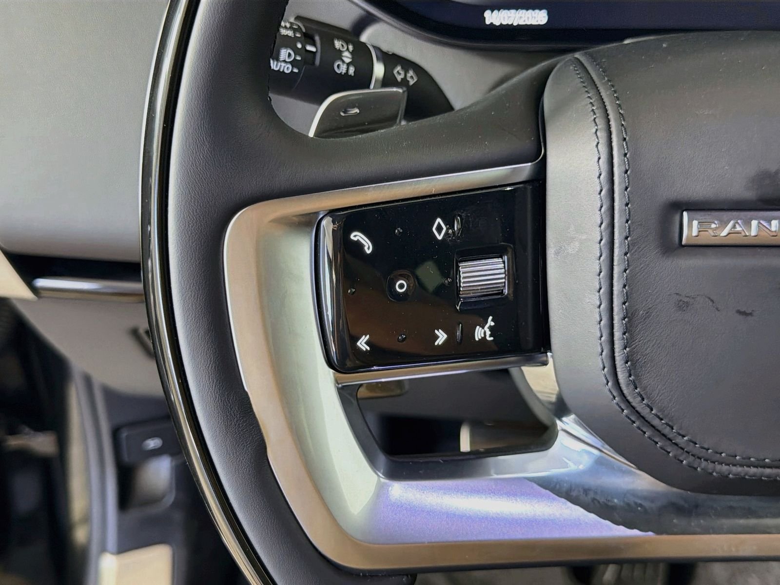 New 2026 Santorini Black Land Rover SE image 12