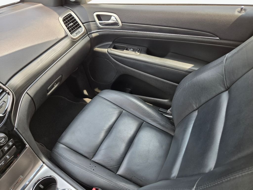 Used 2019 White Jeep Limited image 19