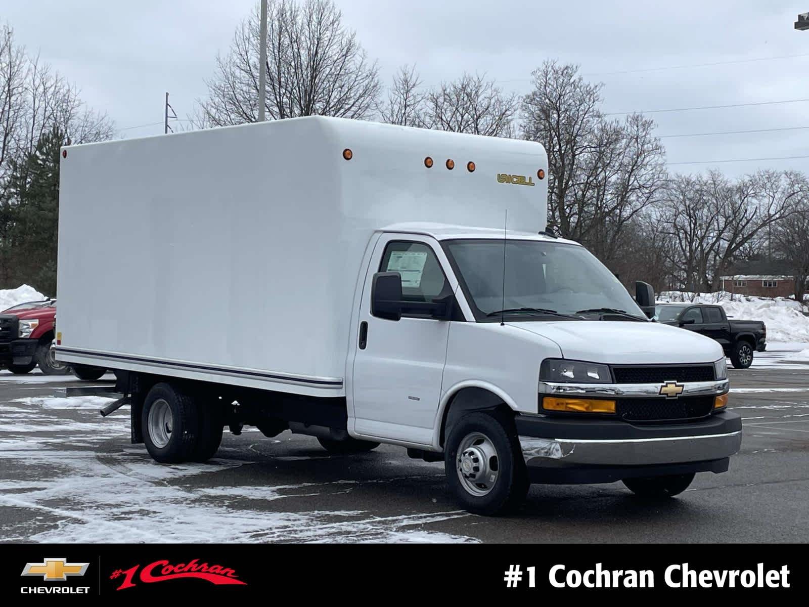 2025 Chevrolet Express Cutaway Base