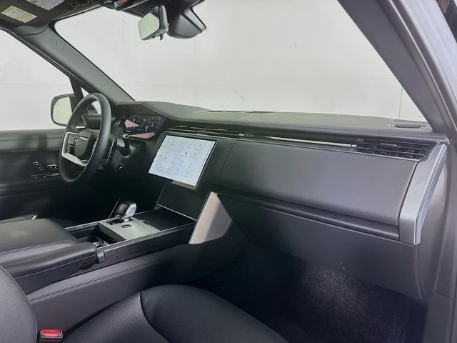New 2026 Ostuni Pearl White Land Rover SV Signature Suite image 31