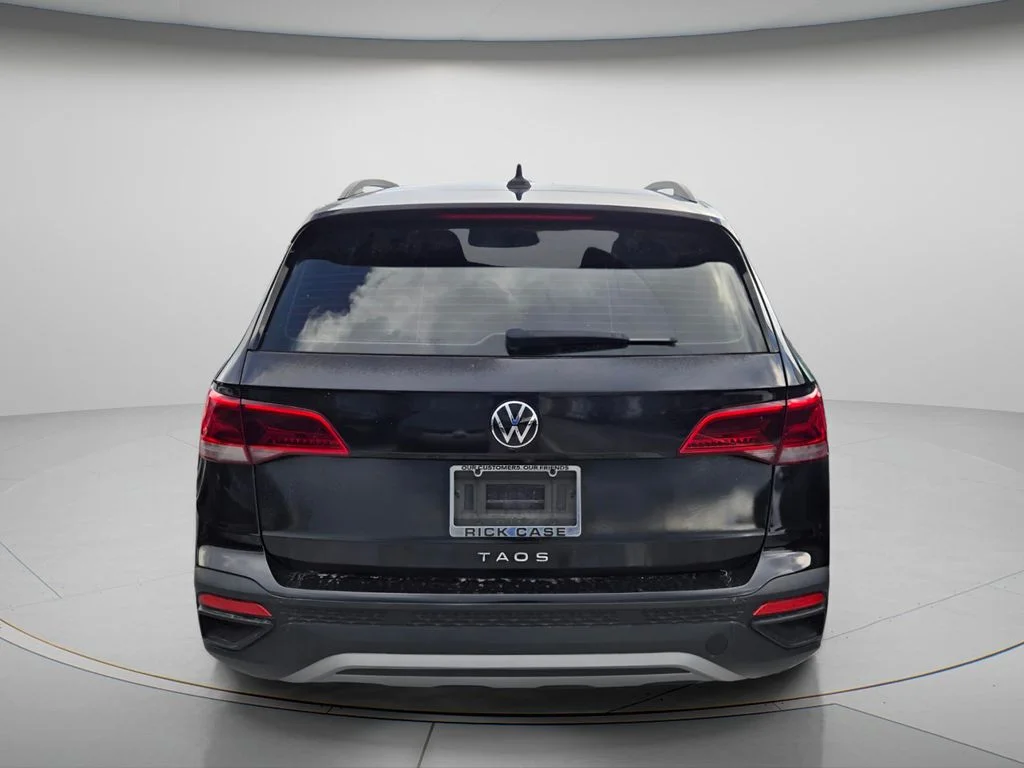 Certified Used 2023 Black Volkswagen 1.5T S image 4