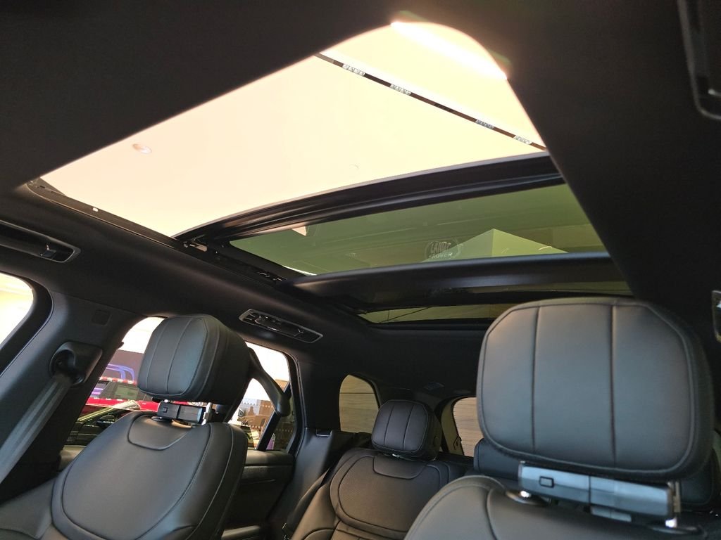 New 2026 Borasco Grey Land Rover se image 3
