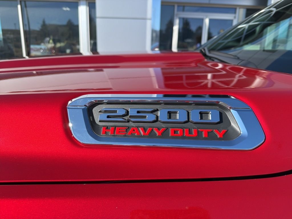 New 2026 Molten Red Pearl-Coat Exterior Paint RAM Big Horn image 13