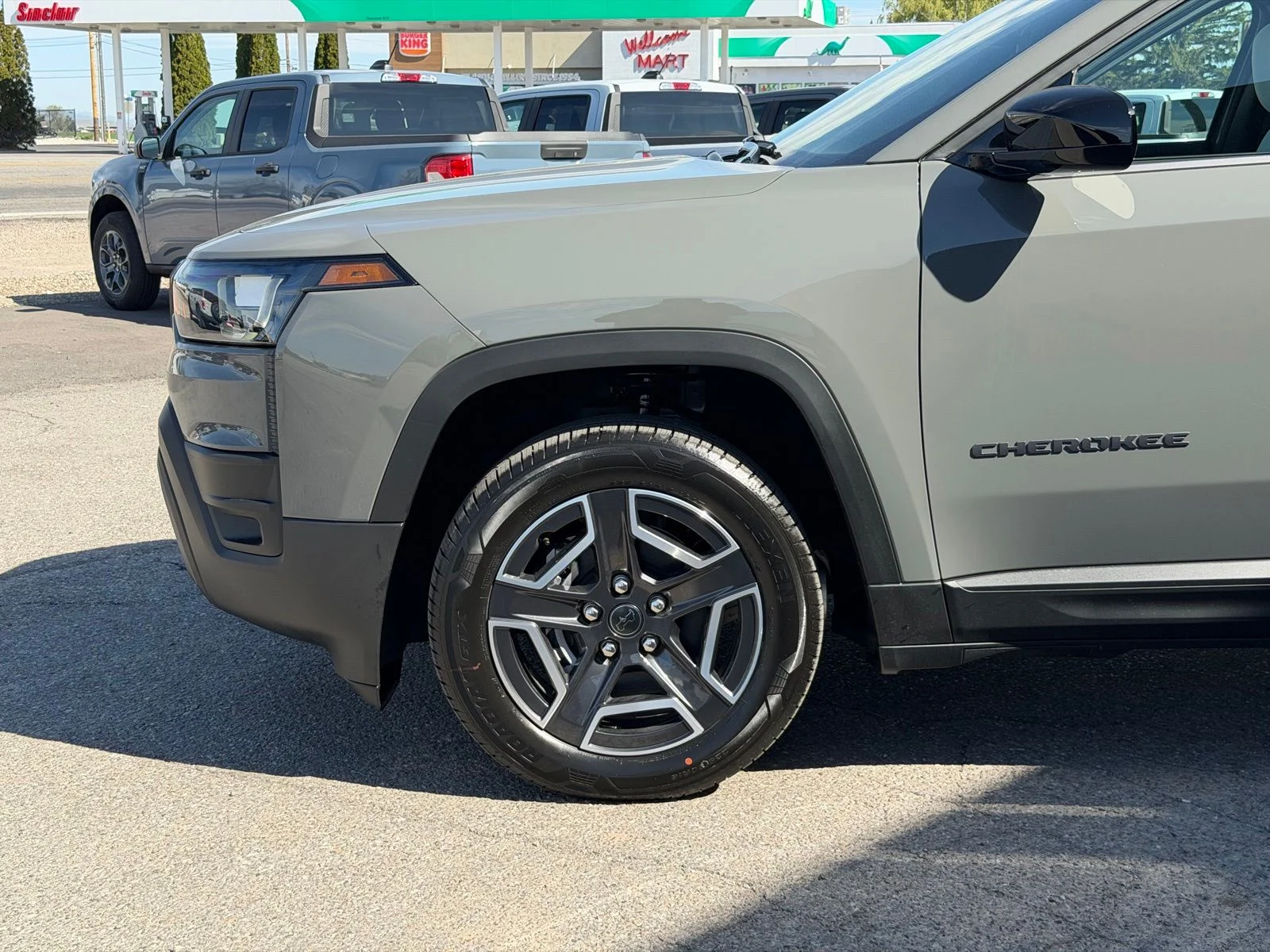 New 2026 Sting-Gray Clear-Coat Exterior Paint Jeep Laredo image 12