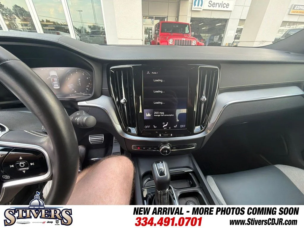 Used 2020 Blue Volvo T5 R-Design image 13