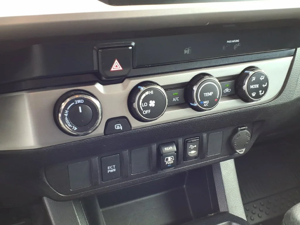 Used 2019 Blue Toyota SR5 image 15