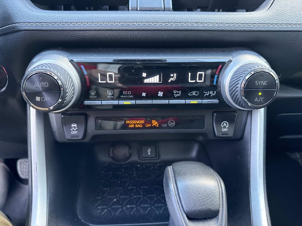 Used 2021  Toyota XLE image 31