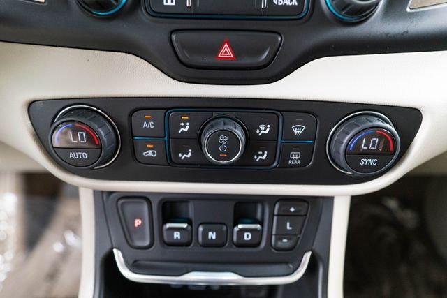 Used 2019 White GMC Denali image 30