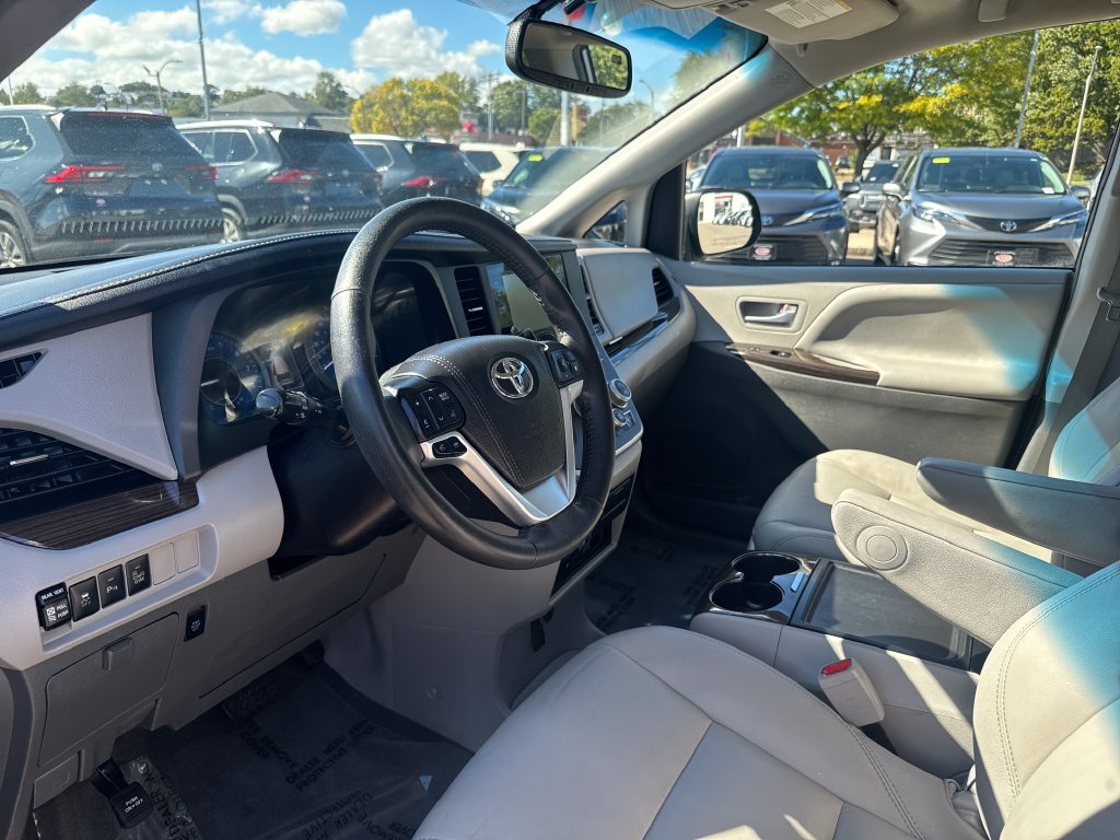 Used 2017 Gray Toyota XLE Premium image 15