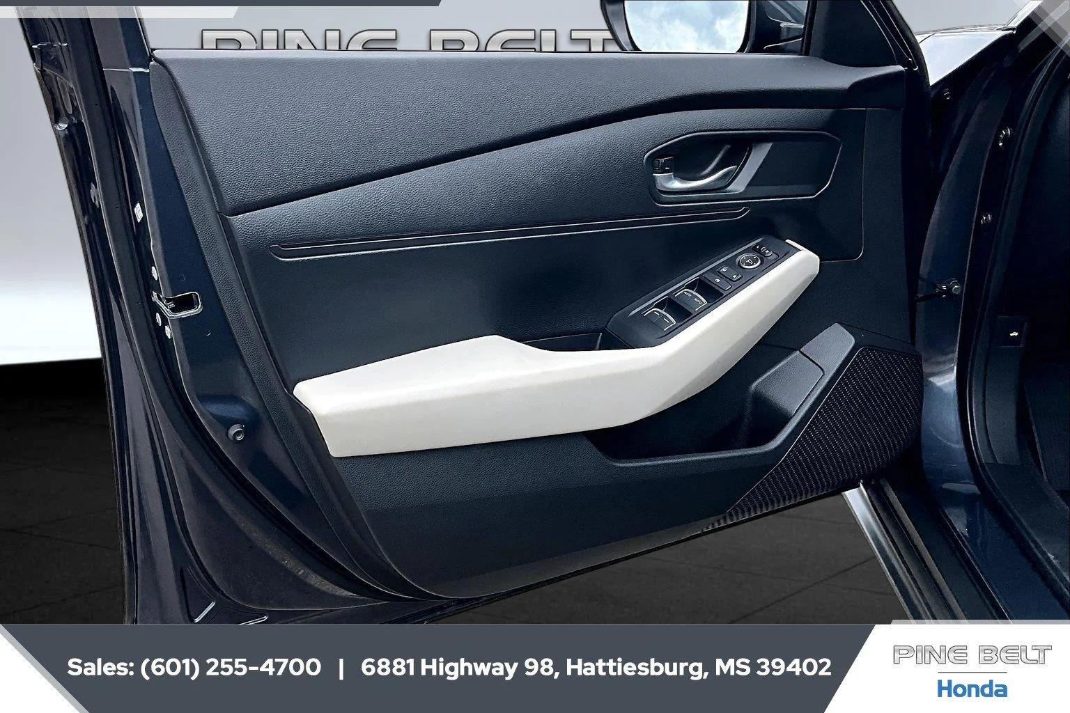 Used 2025 Meteorite Gray Metallic Honda LX image 17