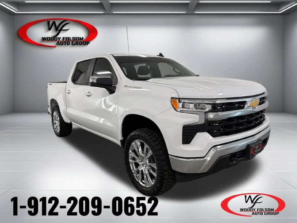 Used 2025 White Chevrolet LT image 1
