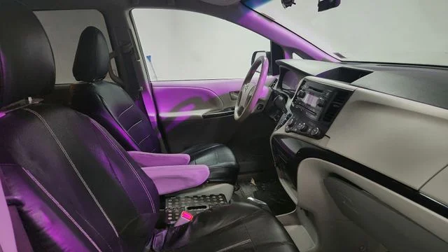 2014 Toyota Sienna L - Photo 19