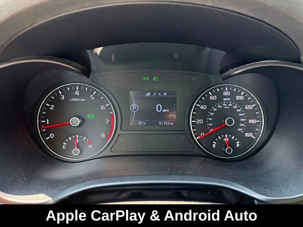 Used 2018 White Kia S image 17