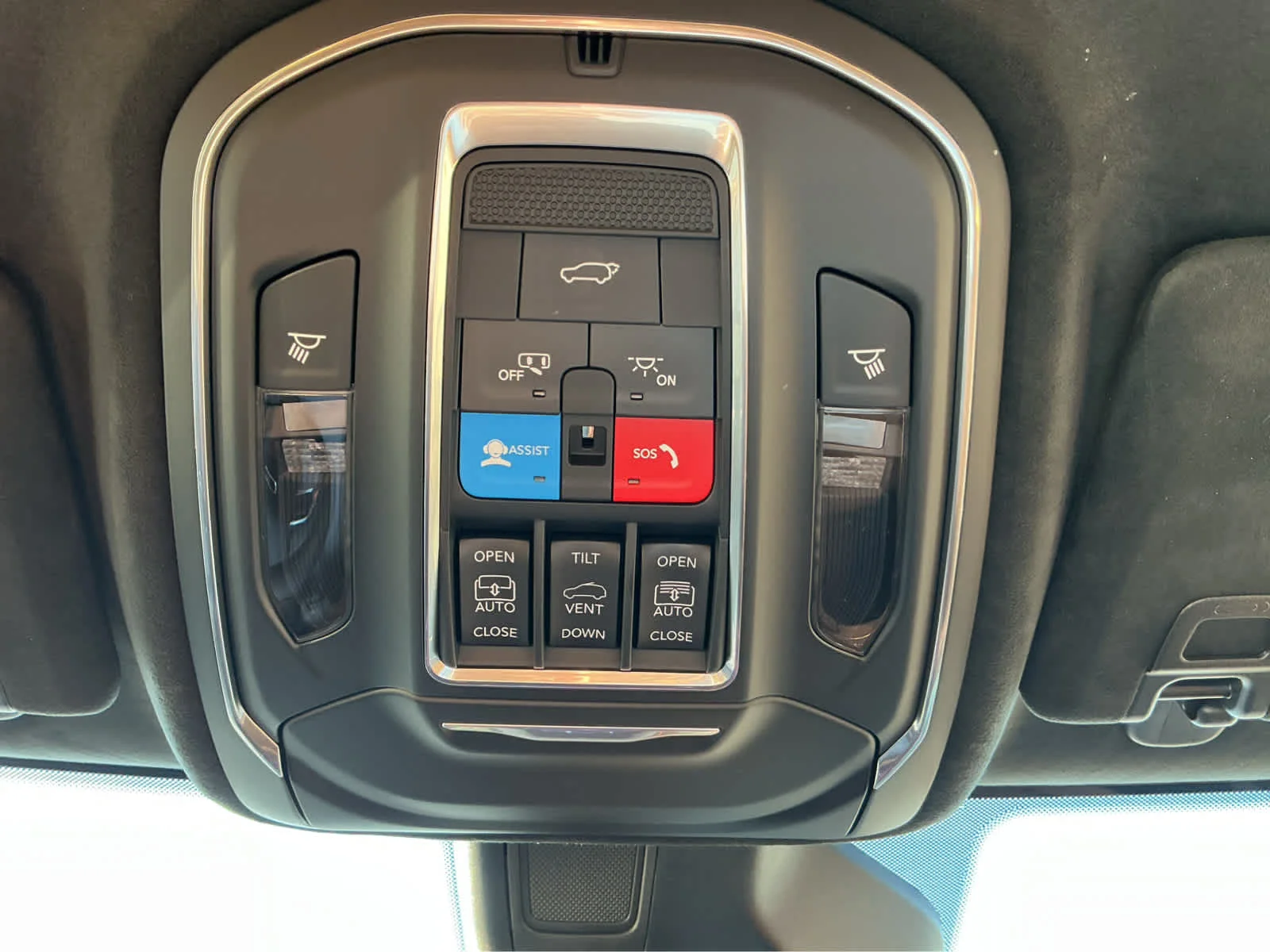 New 2025 Silver Zynith Exterior Paint Jeep Summit Reserve image 31
