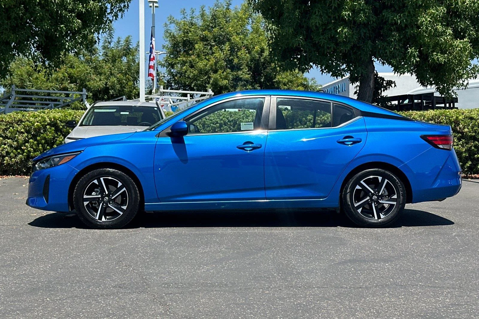 Used 2025 Electric Blue Metallic Nissan SV image 7