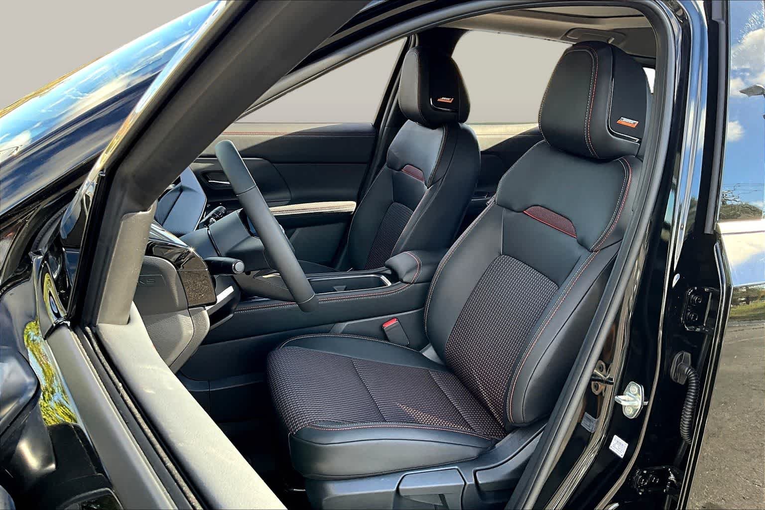 2026 Nissan KICKS SR - Photo 9