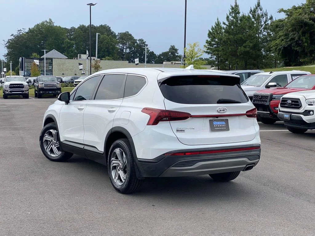 Used 2022 Gray Hyundai SE image 5