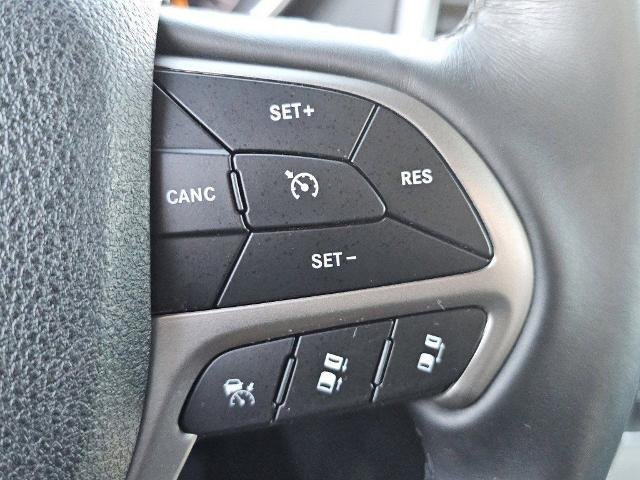 Used 2018 Billet Silver Metallic Clearcoat Jeep  image 15