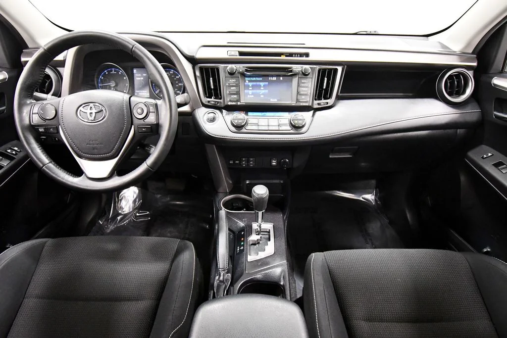 Used 2018 Blue Toyota XLE image 3