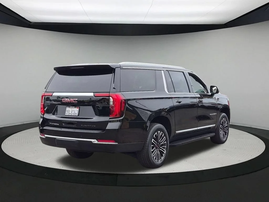 Certified Used 2025 Onyx Black GMC Elevation image 5