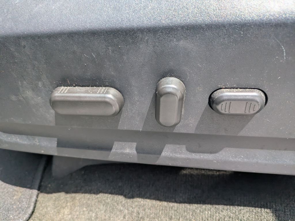 Used 2017 Silver Ford Limited image 23