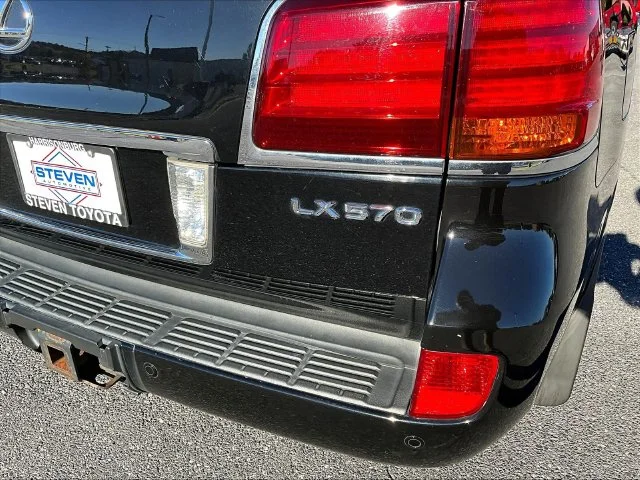 Used 2010  Lexus 570 image 31