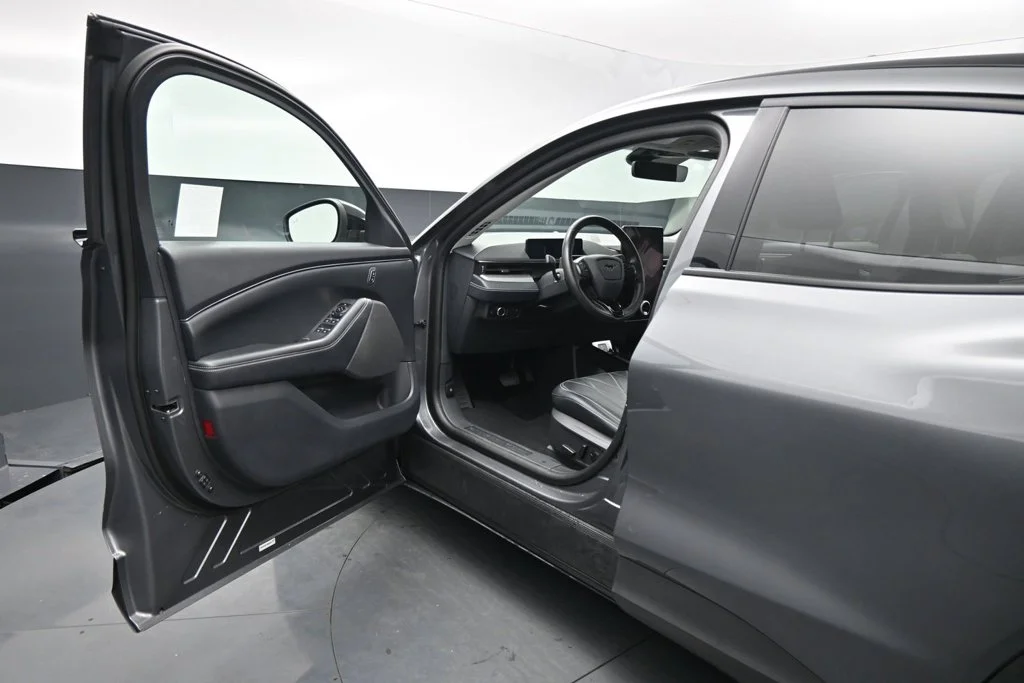 Used 2023 Gray Ford Select image 8