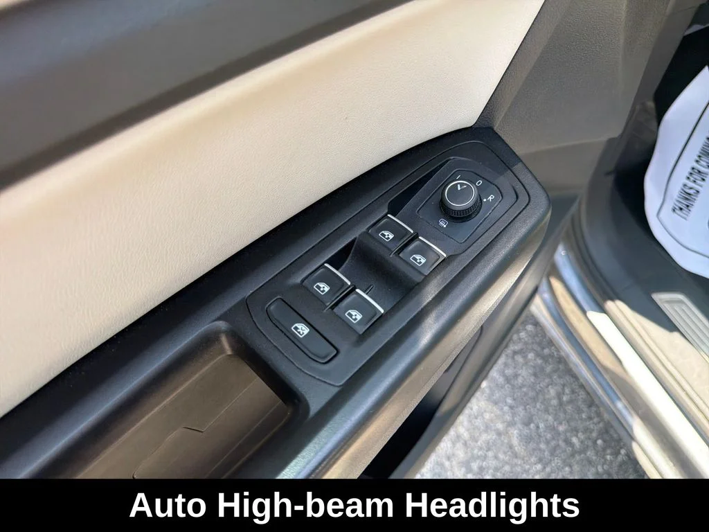 Used 2019  Volkswagen SEL Premium image 13