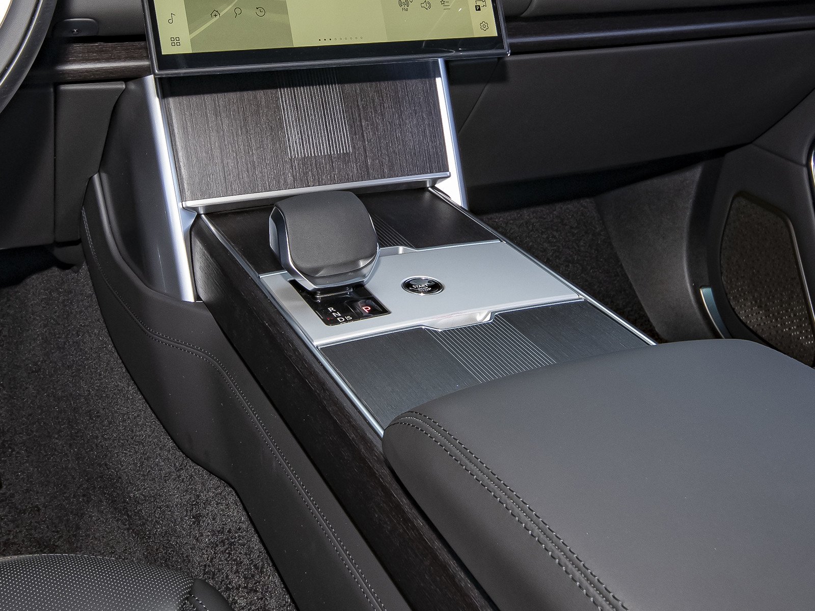 New 2026 Fuji White Land Rover Autobiography image 26