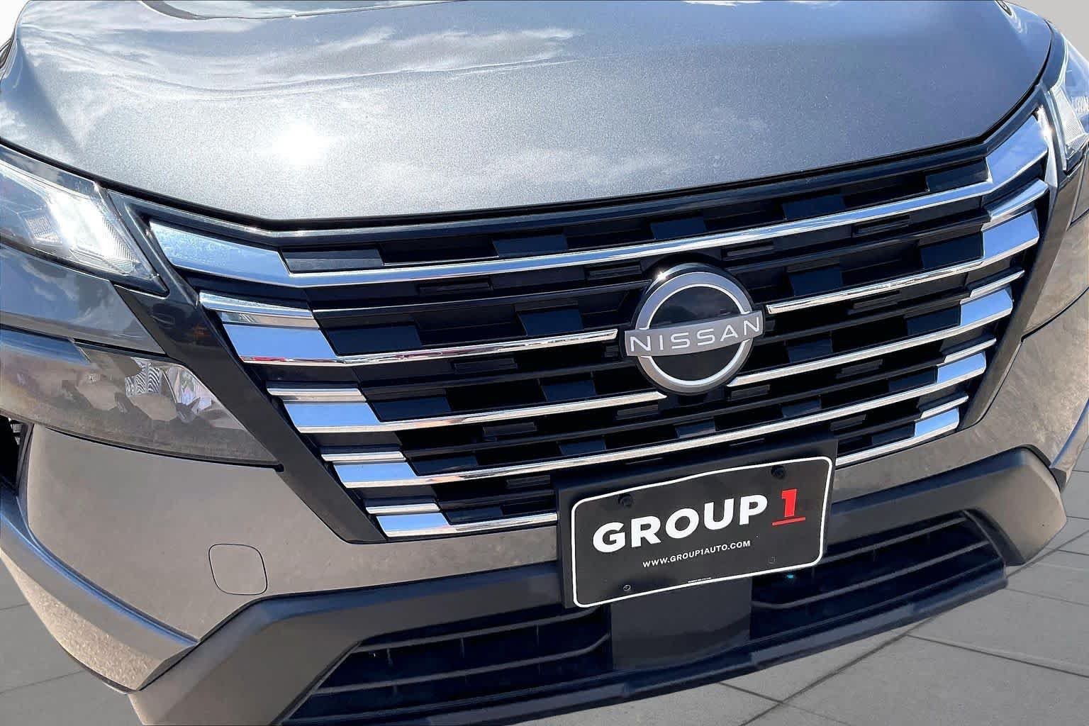 Used 2025 Gun Metallic Nissan SV image 28