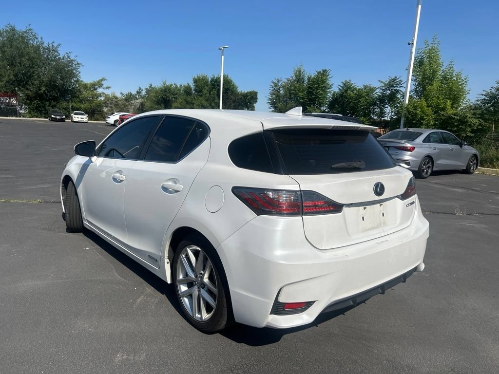 Used 2015 White Lexus 200h image 6