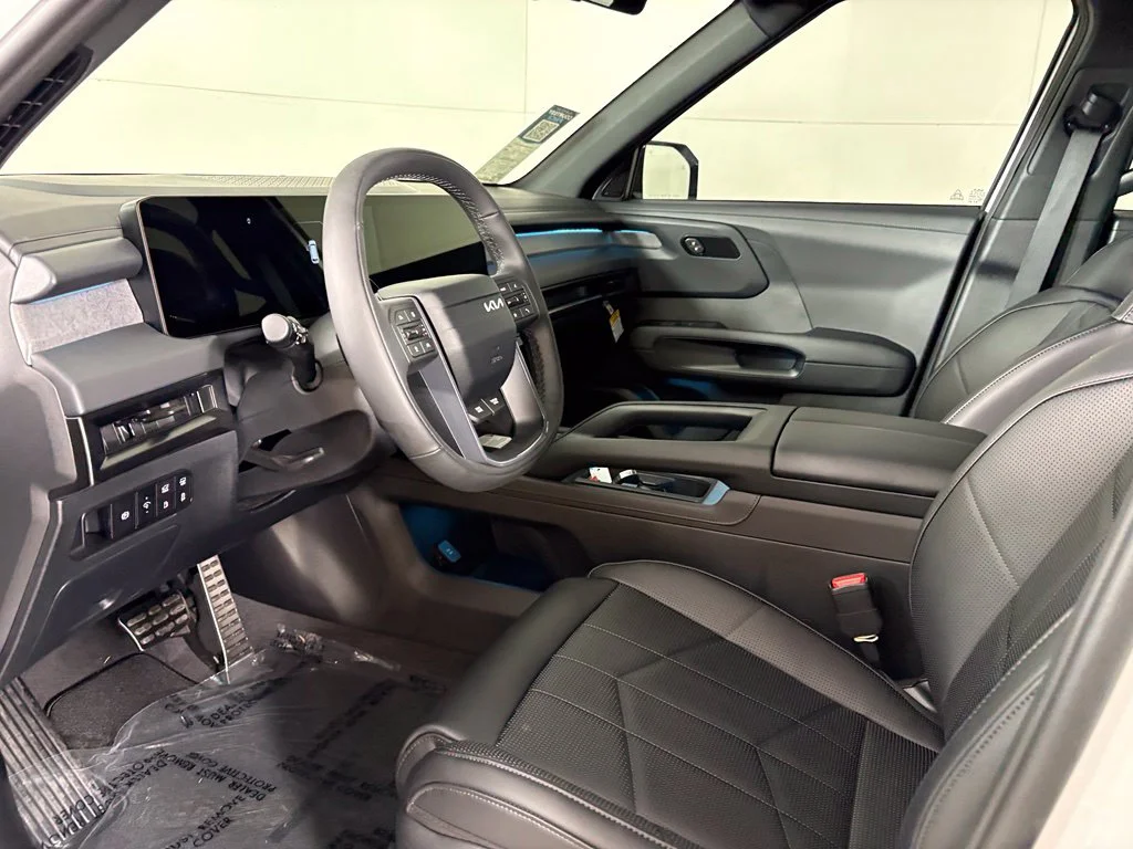 New 2027 Glacial White Pearl Kia X-Line SX image 24